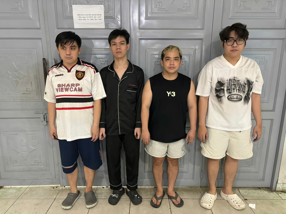 Bán bóng cười cho khách quen trong 6 tháng, bar Destiny thu lời 7 tỉ