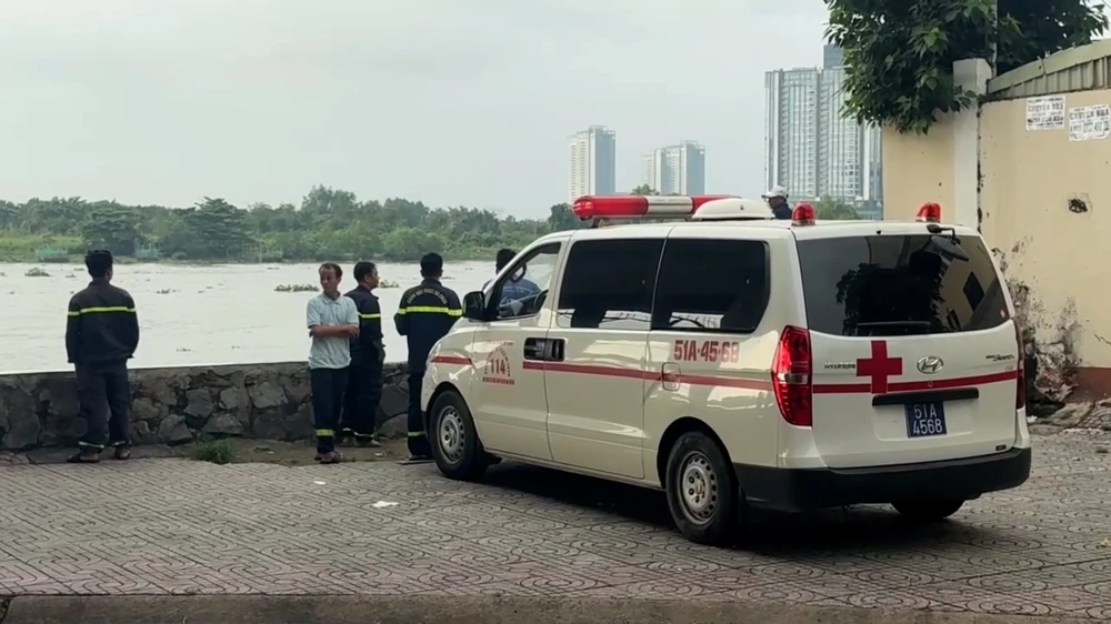 Nam sinh 22 tuổi nghi nhảy cầu Thủ Thiêm 1 sau khi bị lừa 200 triệu đồng