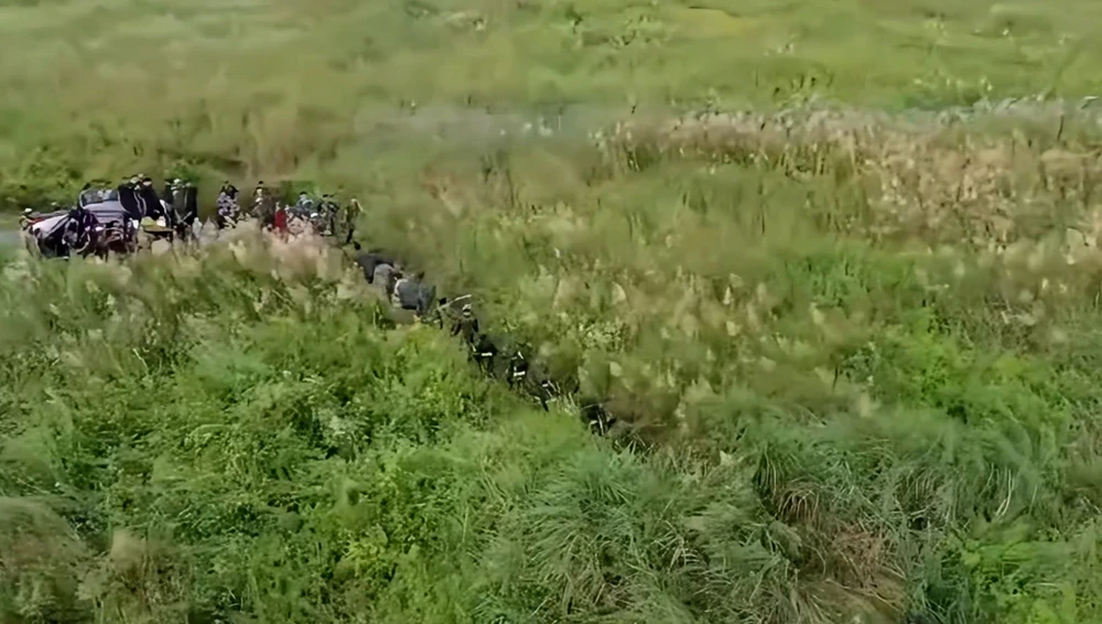 hanh-trinh-canh-sat-dung-flycam-lung-bat-ke-dung-sung-nhua-cuop-100-trieu-o-cho-binh-dien (4).jpg