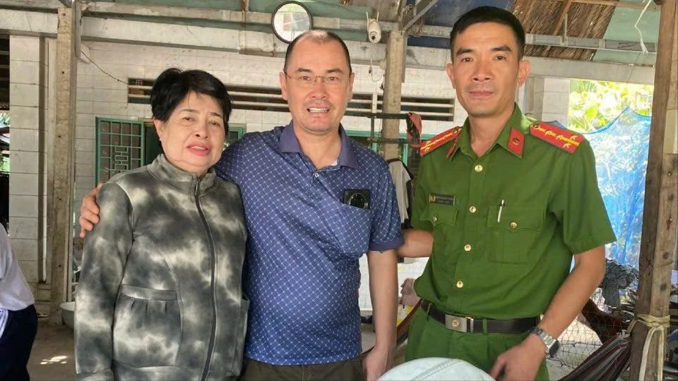 cong-an-phuong-tan-thanh-giup-viet-kieu-phap-tim-lai-co-ruot-sau-hon-10-nam-xa-cach (2).jpg