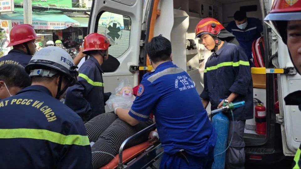 thieu-nu-16-tuoi-bi-cuon-ban-tay-vao-may-xay-thit-o-xa-binh-hung (2).jpg