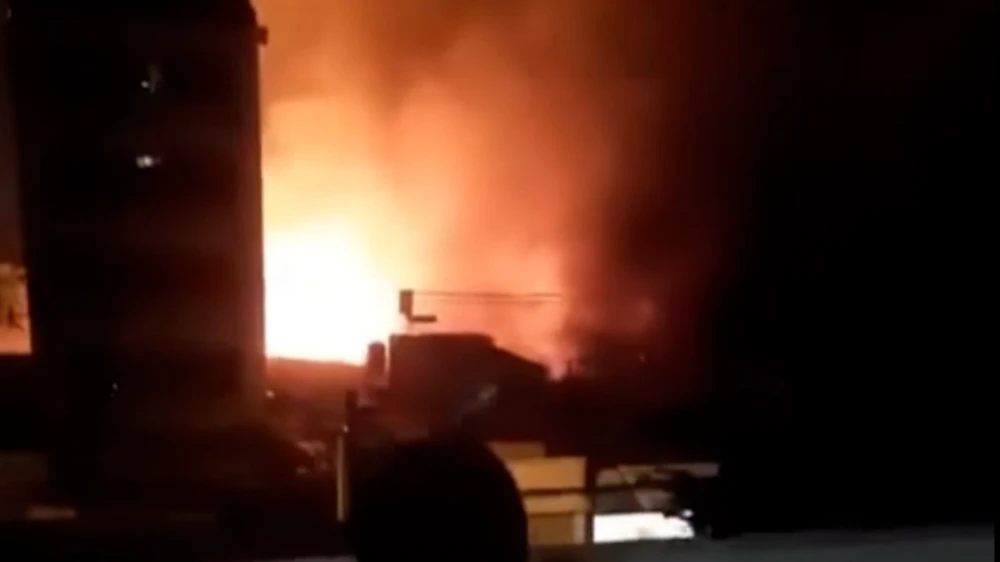 Nhà xưởng ở phường Tân Thới Hiệp bốc cháy dữ dội lúc rạng sáng