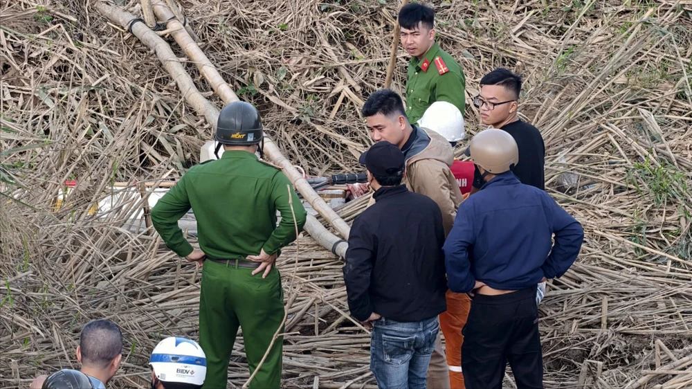 di-nhat-cui-tren-song-tra-khuc-phat-hien-nguoi-chet-tren-ghe-giua-song (3).jpg