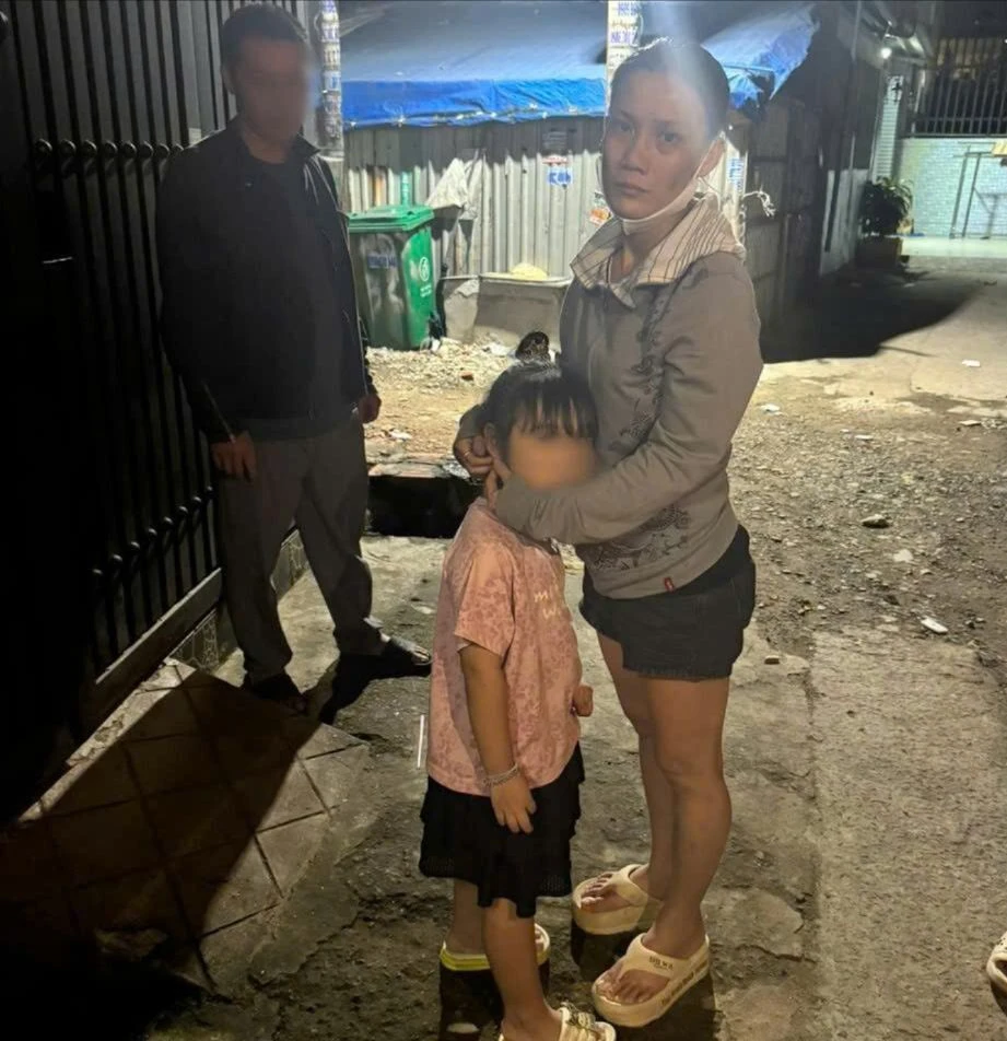 bat-nguoi-me-dat-con-gai-9-tuoi-di-giat-bong-tai-vang-cua-be-gai-o-tp-hcm (1).jpg