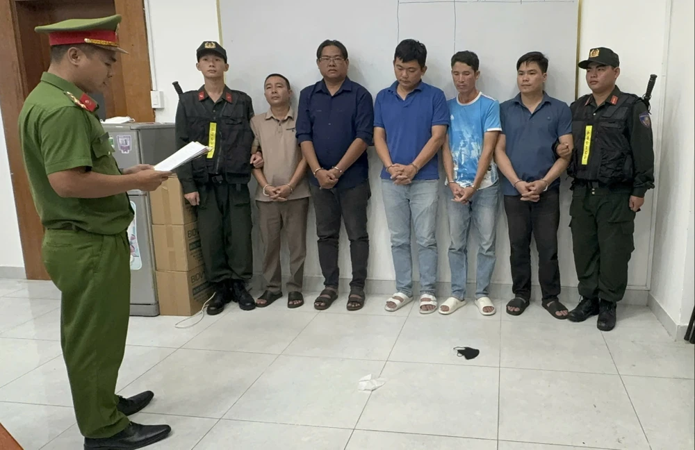 chieu-ho-bien-650-tan-quang-dong-thanh-xi-da-kim-de-xuat-sang-trung-quoc (4).jpg