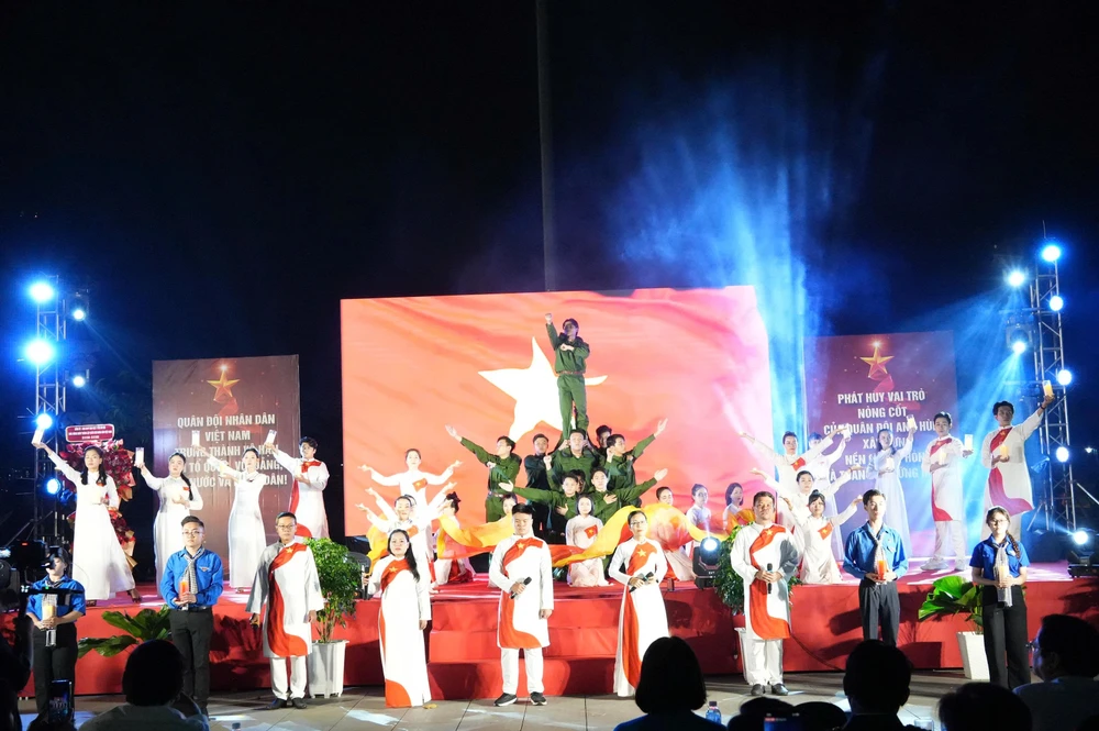 phuong-dong-hung-thuan-hop-mat-tri-an-can-bo-chien-si-quan-doi-nhan-dan (6).jpg