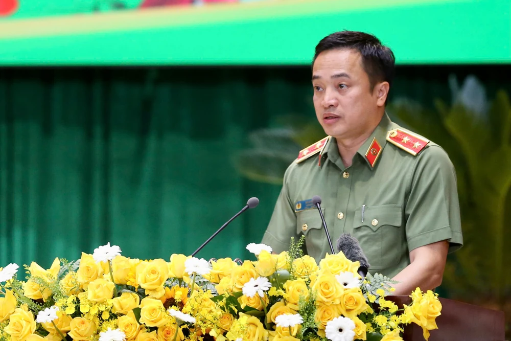 bo-truong-luong-tam-quang-cong-an-tp-hcm-phai-tro-thanh-diem-sang-cua-cong-an-ca-nuoc (10).jpg