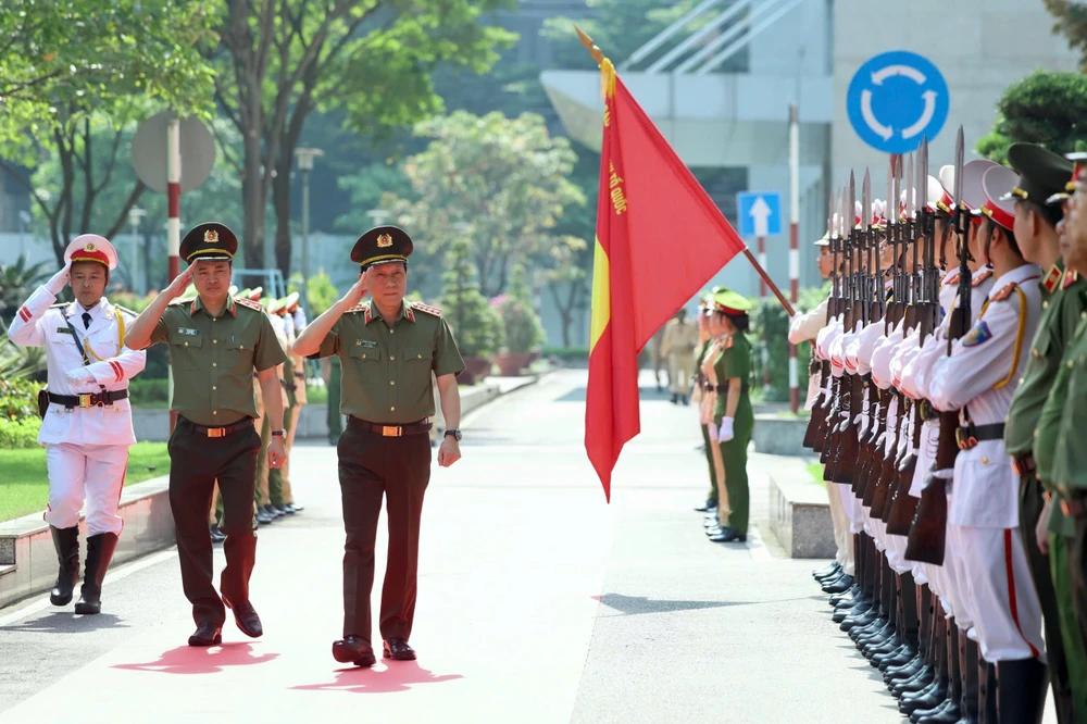 bo-truong-luong-tam-quang-cong-an-tp-hcm-phai-tro-thanh-diem-sang-cua-cong-an-ca-nuoc (2).jpg