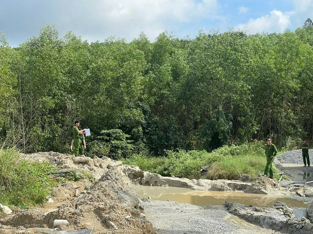 cong-ty-cung-cap-be-tong-du-an-trong-diem-do-ra-moi-truong-700-tan-chat-thai-ran (3).jpg