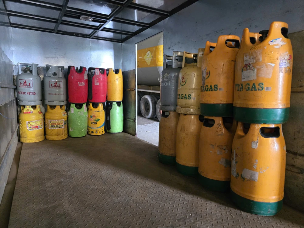 giam-doc-cong-ty-phan-phoi-khi-gas-hoa-long-to-chuc-sang-chiet-gas-gia-bi-bat (5).jpg