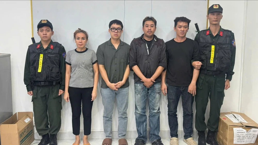 giam-doc-cong-ty-phan-phoi-khi-gas-hoa-long-to-chuc-sang-chiet-gas-gia-bi-bat (9).jpg