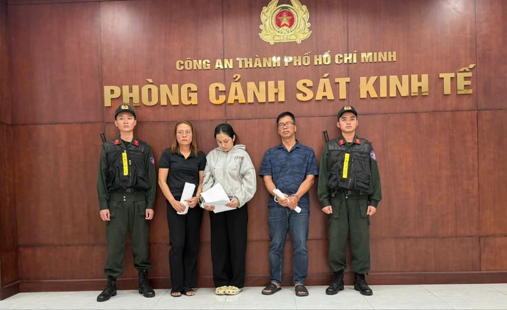 giam-doc-cong-ty-tnhh-profit-cung-2-phu-nu-buon-lau-thuc-pham-chuc-nang-hon-40-ti (7).jpg