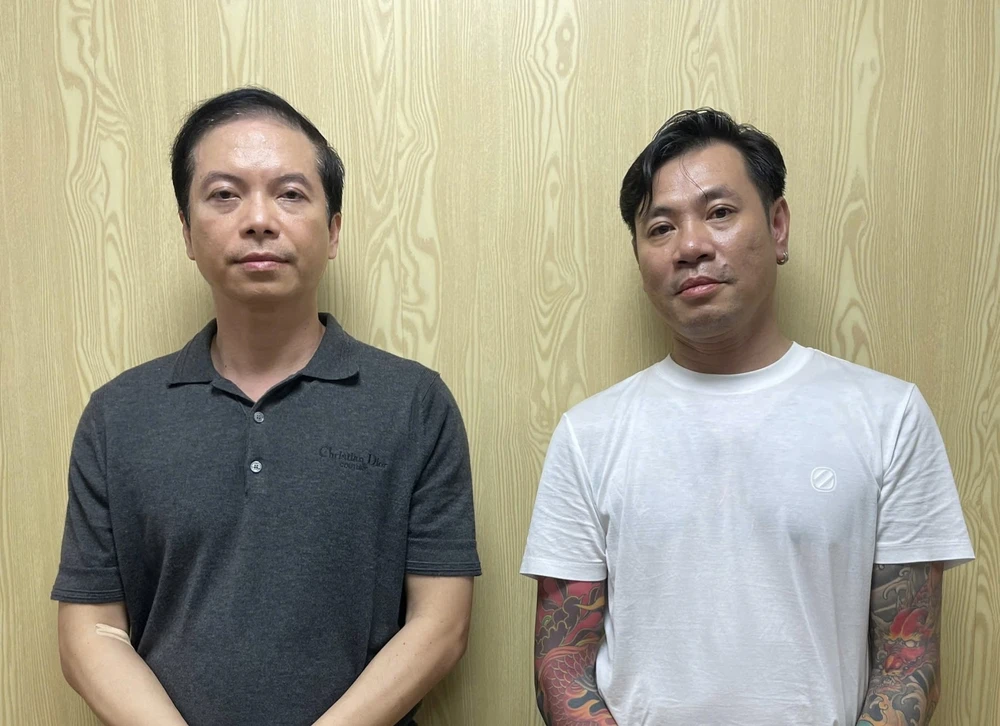 Từ trái sang_ Thanh, Đông.jpg