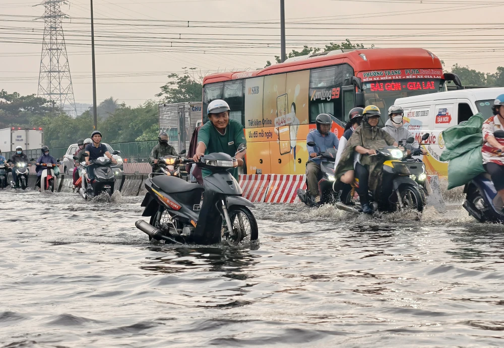 mua-thang-gieng-da-ngap-duong (1).jpg