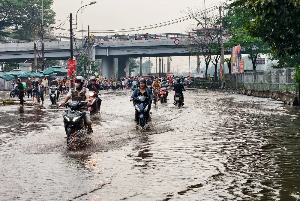 mua-thang-gieng-da-ngap-duong (3).jpg