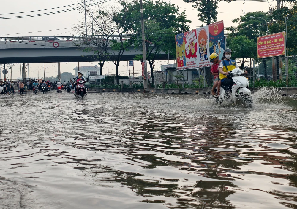 mua-thang-gieng-da-ngap-duong (6).jpg