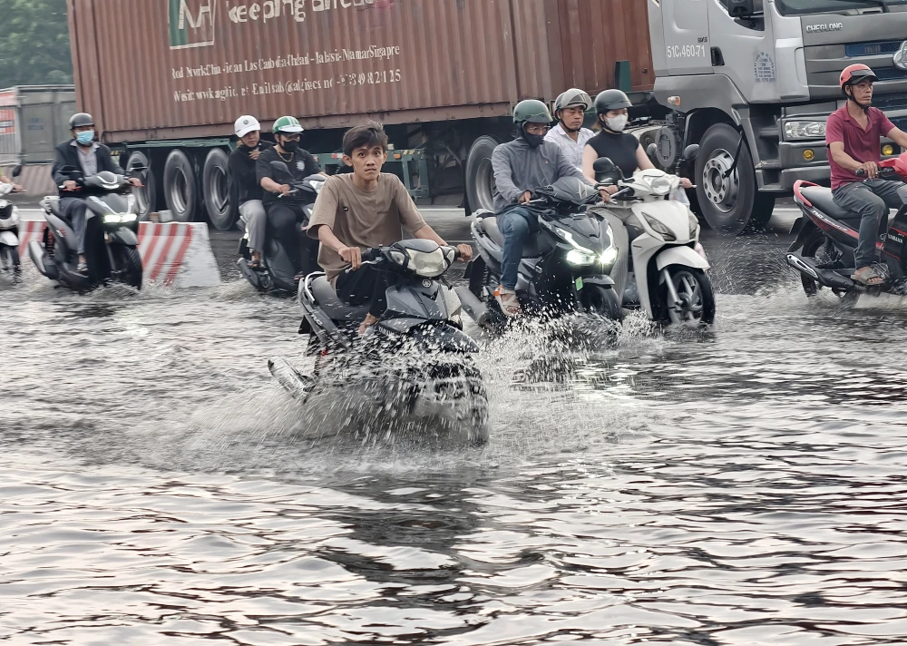 mua-thang-gieng-da-ngap-duong (9).jpg