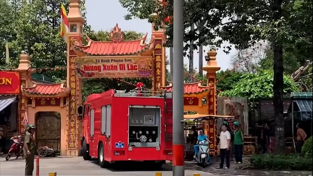 Sequence 02.00_00_33_26.Still007.jpg