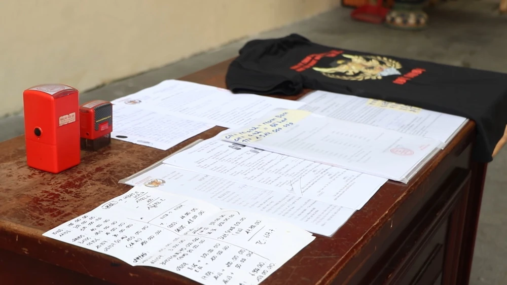 mua ban no 2.mp4_snapshot_00.05.613v.jpg