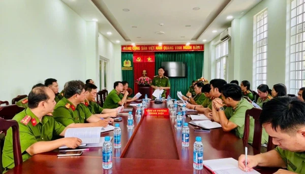 Công an phường Chánh Hiệp triển khai cao điểm..jpg