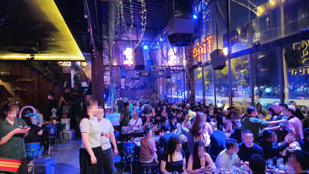 cong-an-kiem-tra-ma-tuy-beer-club.jpg