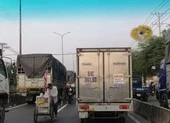 Đồng loạt xử lý buôn bán hàng rong cho tài xế trên quốc lộ 1
