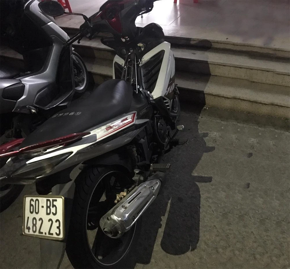 Chiếc xe Exciter mà hai thanh niên sử dụng để đi cướp tài sản. Ảnh: CA Chiếc xe Exciter mà hai thanh niên sử dụng để đi cướp tài sản. Ảnh: CA