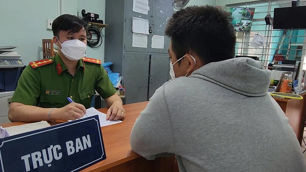 Tại cơ quan công an, Vương Hào H. đã thừa nhận hành vi của mình. Ảnh: CA