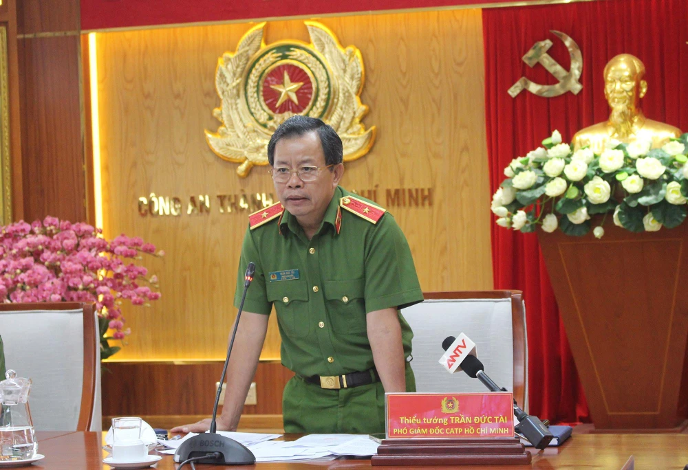 Thiếu tướng Trần Đức Tài, Phó Giám đốc Công an TP.HCM đề xuất sử dụng dịch vụ công bằng số điện thoại đã đăng ký, từ đó có lộ trình chấm dứt dùng sim rác. Ảnh: NGUYỄN YÊN