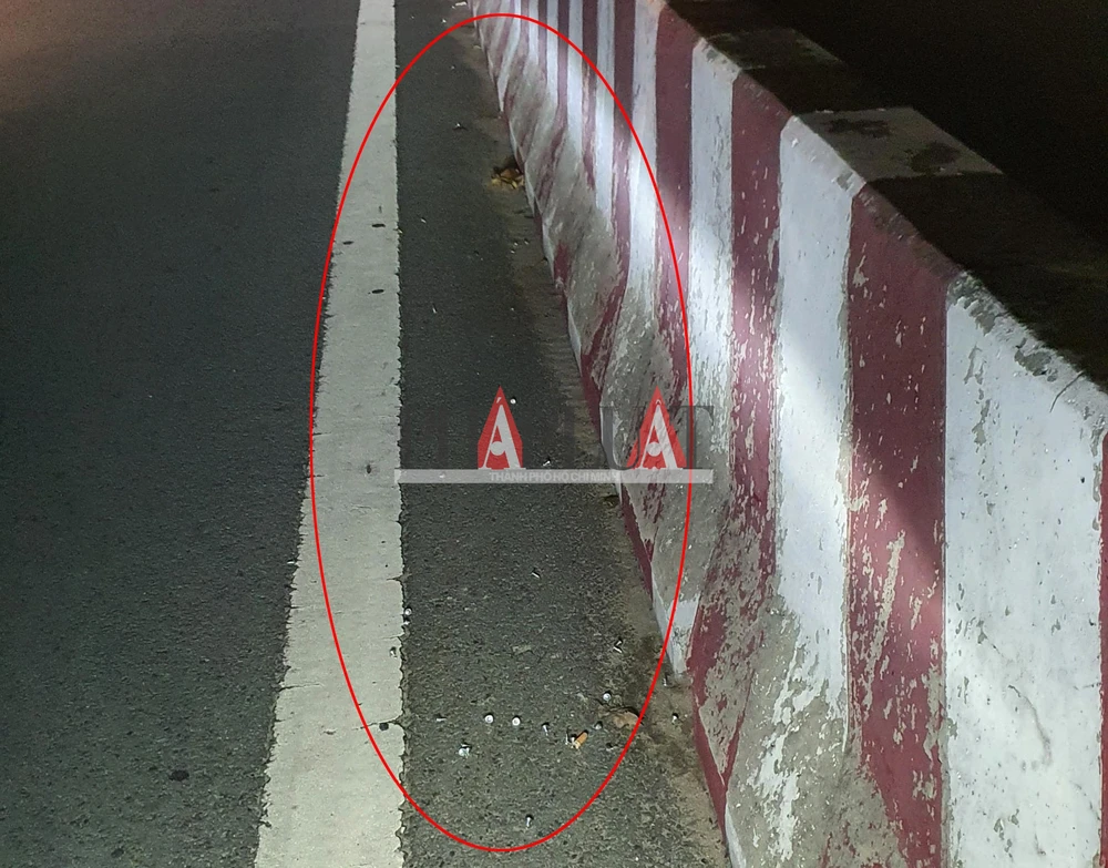 Đinh dày đặc tại một đoạn ở giữa cầu. Ảnh: NGUYỄN YÊN