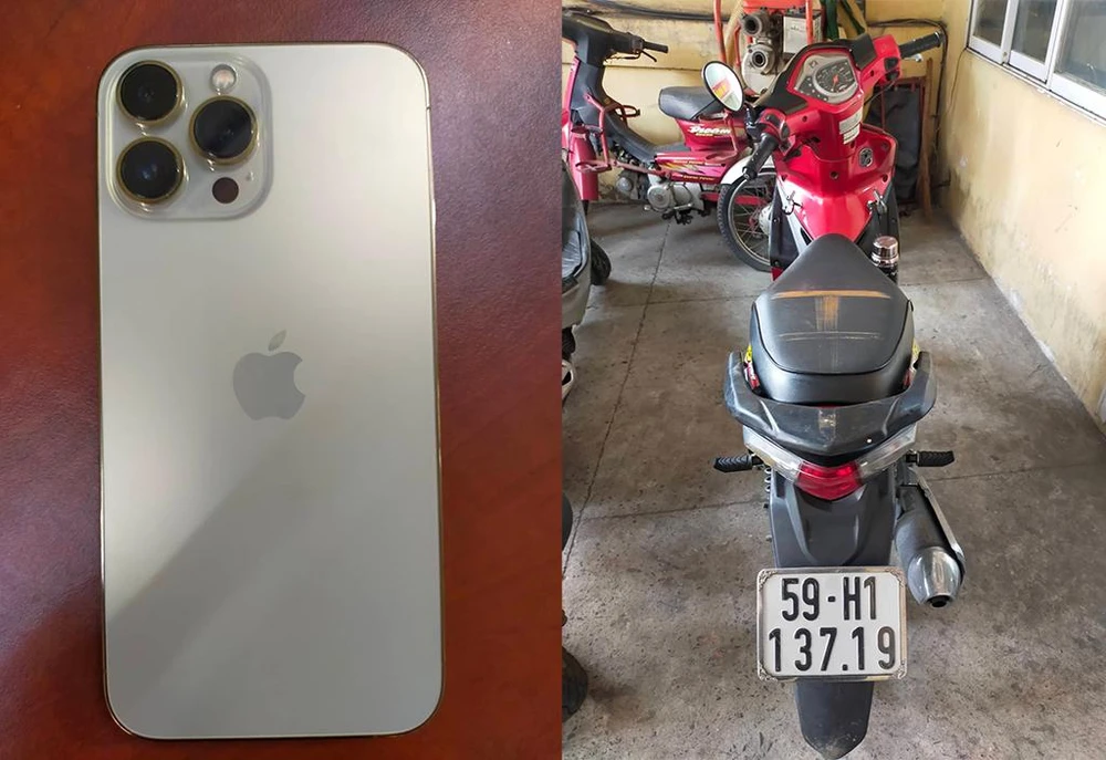 Xe máy mà Nam sử dụng để cướp giật và điện thoại tang vật. Ảnh: ĐC