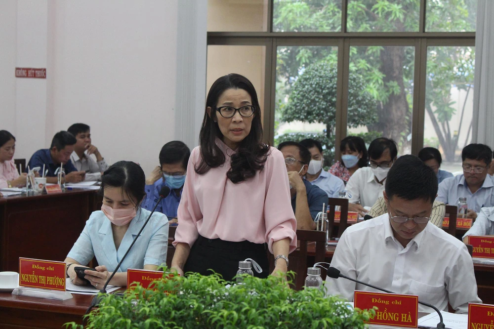 Trưởng phòng LĐ-TB&amp;XH quận Bình Thạnh báo cáo tại hội nghị. Ảnh: NGUYỄN YÊN