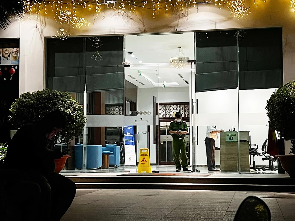 Công an điều tra vụ việc. Ảnh: ĐC