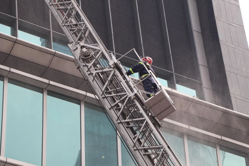 Diễn tập chữa cháy toà nhà Times Square quận 1