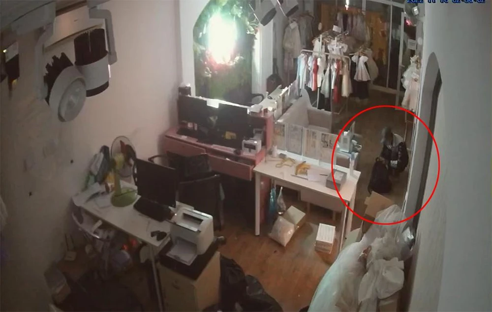 trộm đột nhập công ty máy ảnh ở Phú Nhuận