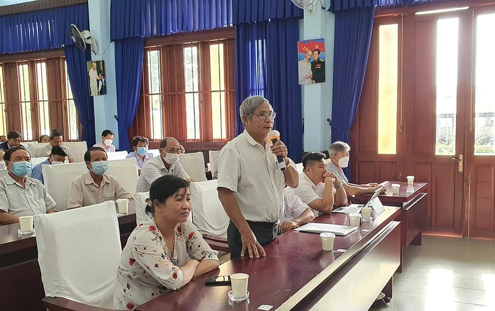 Cử tri Nguyễn Văn Tăng bức xúc về dự án treo kéo dài. Ảnh: NY