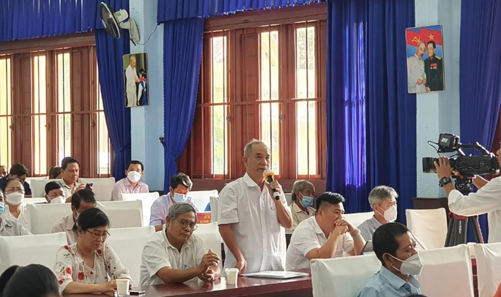 Cử tri Nguyễn Hồng Phúc nêu ý kiến. Ảnh: NY