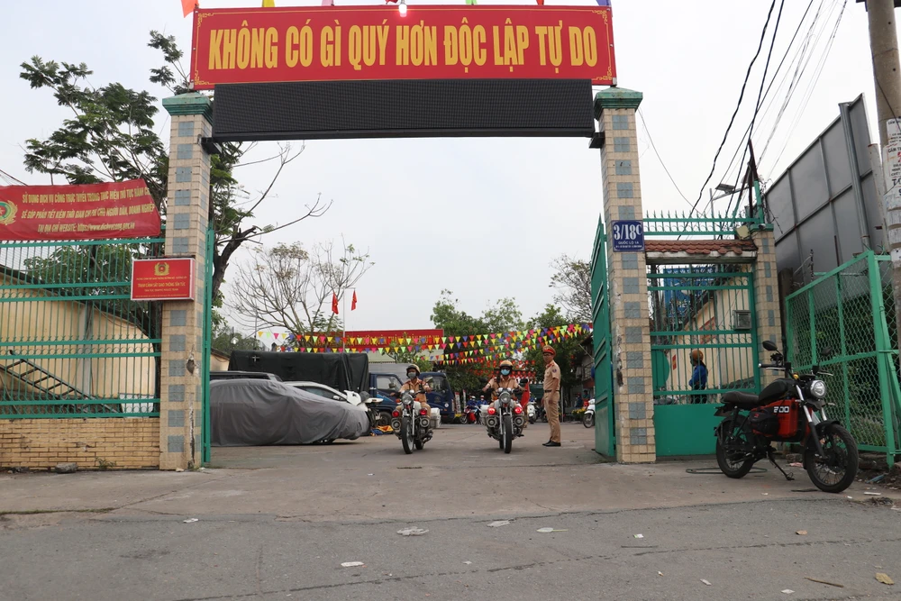 CSGT ra quân đảm bảo an toàn giao thông. Ảnh: ĐC