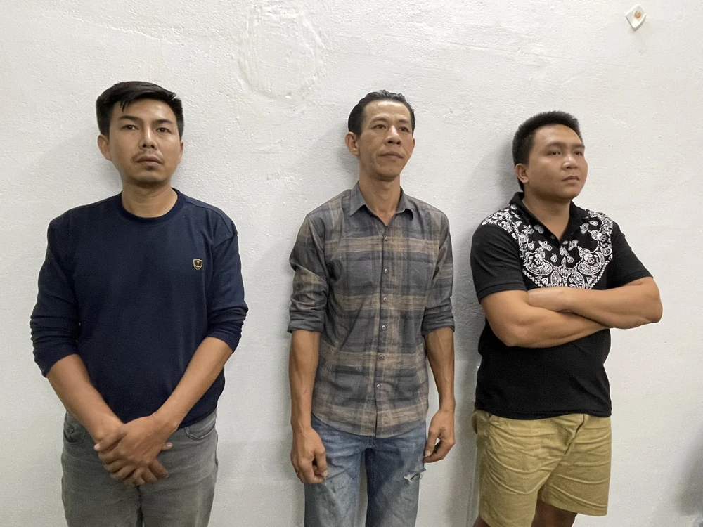 Từ trái qua: Tuấn, Tuấn Anh, Thành tại cơ quan công an. Ảnh: CA