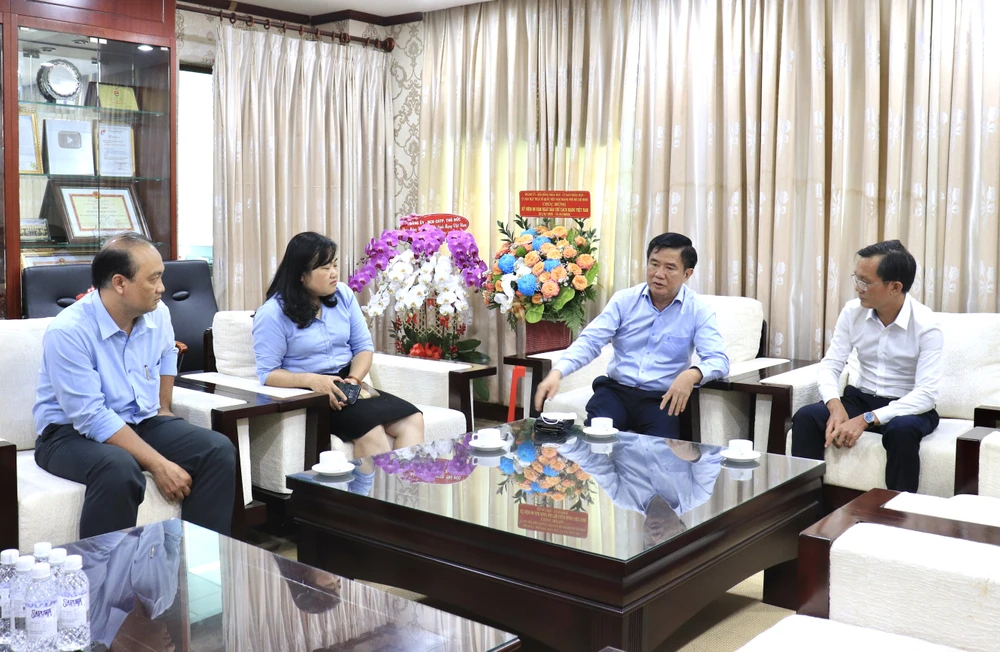 Giám đốc Sở tư Pháp TP.HCM Huỳnh Văn Hạnh ghi nhận ý nghĩa thiết thực của chương trình. Ảnh: DI LINH