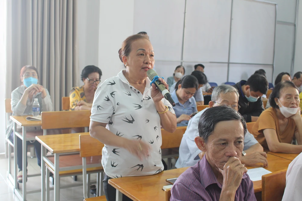 Cử tri bức xúc trước tình trạng lừa đảo công nghệ cao gia tăng thời gian gần đây. Ảnh: NGUYỄN YÊN Cử tri bức xúc trước tình trạng lừa đảo công nghệ cao gia tăng thời gian gần đây. Ảnh: NGUYỄN YÊN