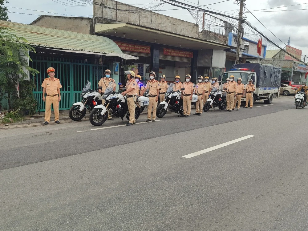 Đội hình CSGT thuộc Trạm CSGT Tây Bắc ra quân.