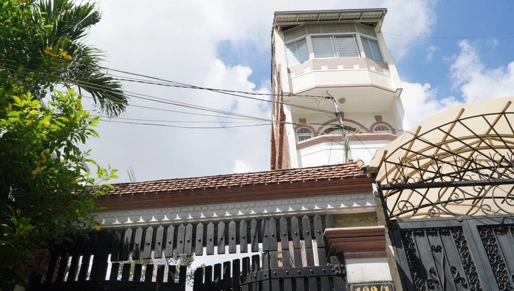 can-canh-can-nha-dang-nghieng-o-binh-thanh (2).jpg