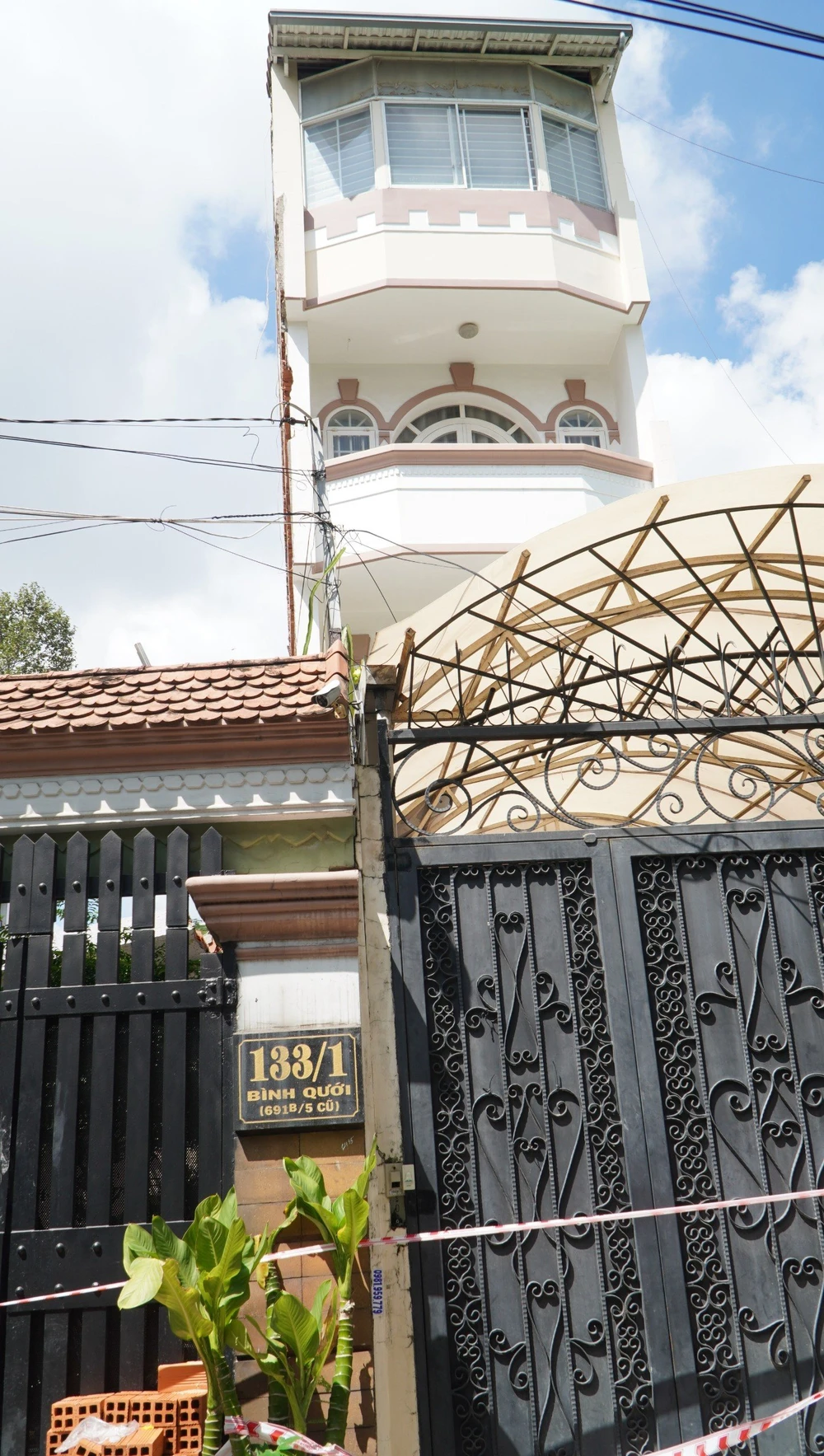 can-canh-can-nha-dang-nghieng-o-binh-thanh (6).jpg