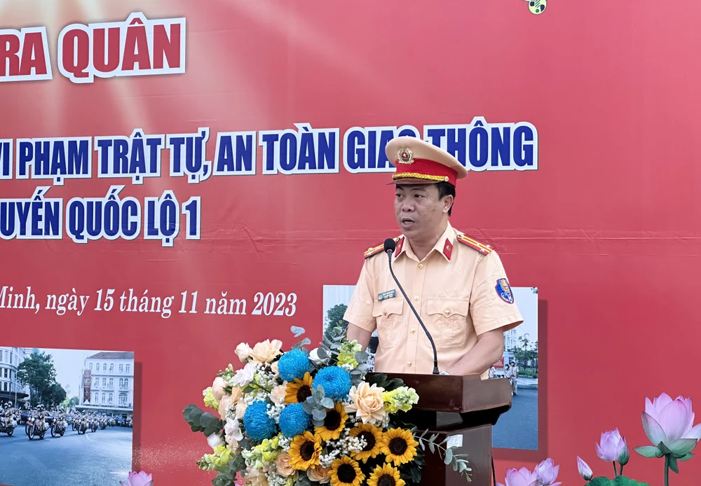 CSGT TP.HCM ra quân cao điểm kiểm soát giao thông, trấn áp chống tội phạm trên Quốc lộ 1.jpg