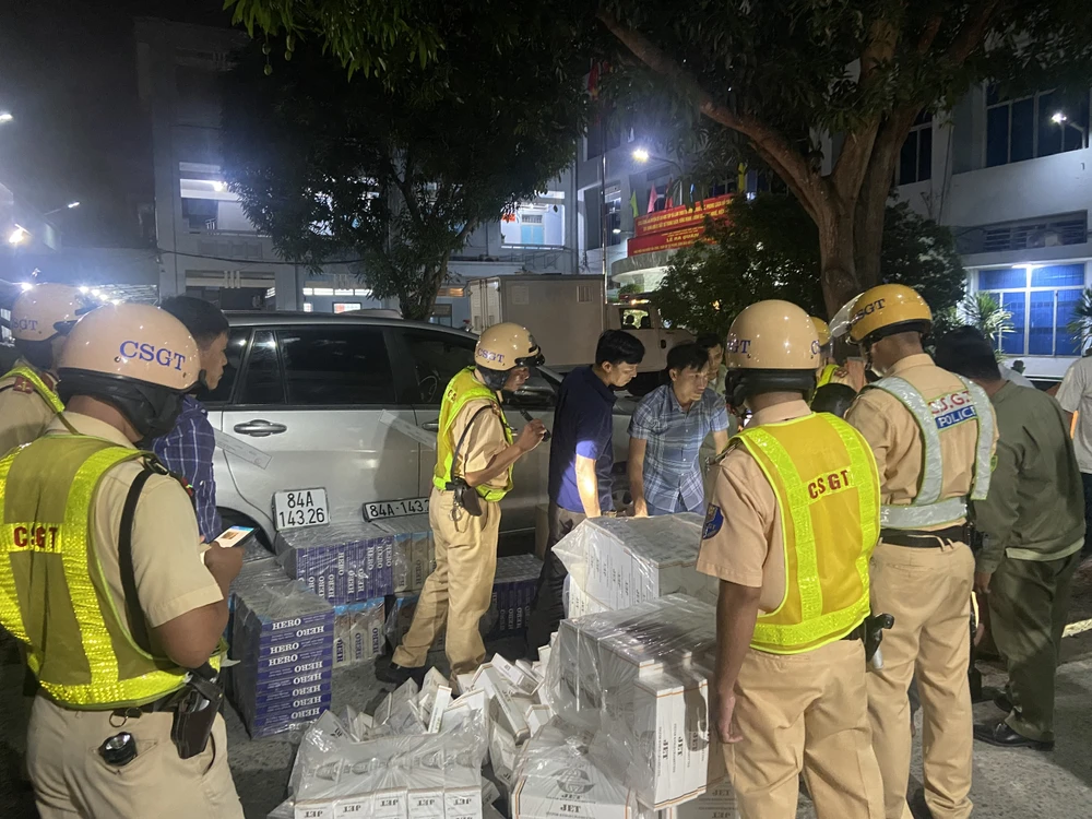 kich-tinh-truy-bat-van-chuyen-thuoc-la-lau-o-tp-hcm (2).jpg