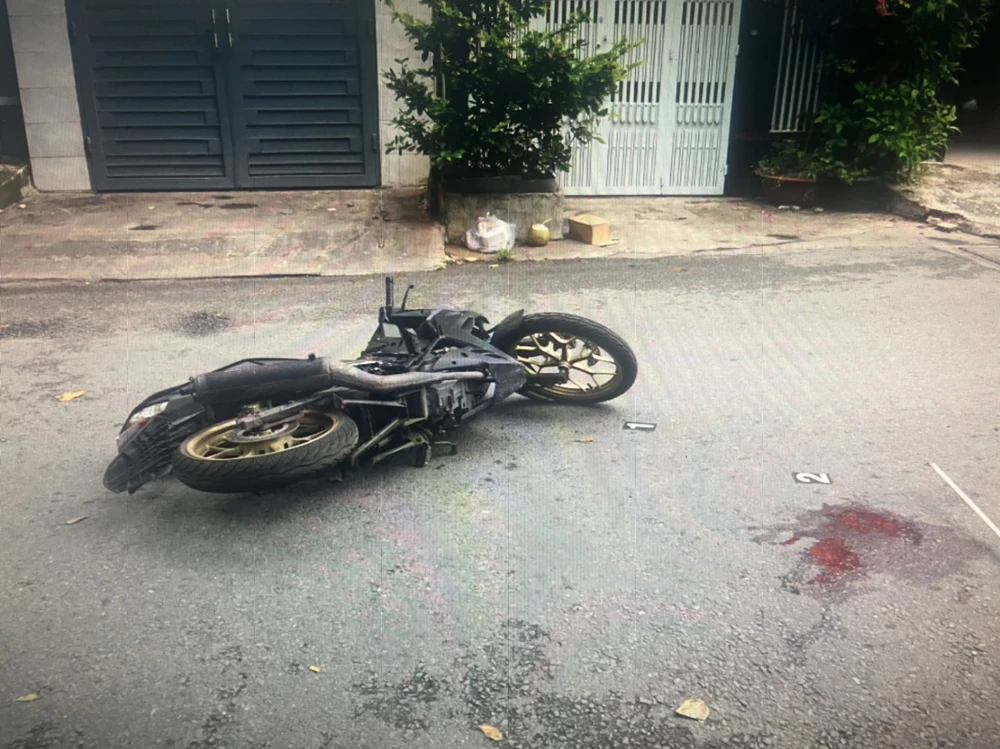 cong-an-binh-thanh-tim-nguoi-dieu-khien-xe-may-roi-hien-truong-sau-tai-nan (2).jpg