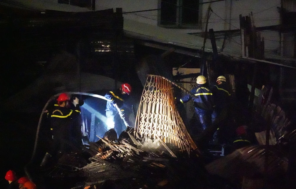 thong-tin-moi-vu-chay-day-nha-ven-kenh-doi-o-quan-8 (1).jpg