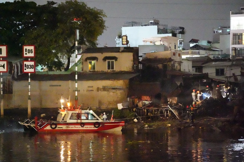 thong-tin-moi-vu-chay-day-nha-ven-kenh-doi-o-quan-8 (2).jpg