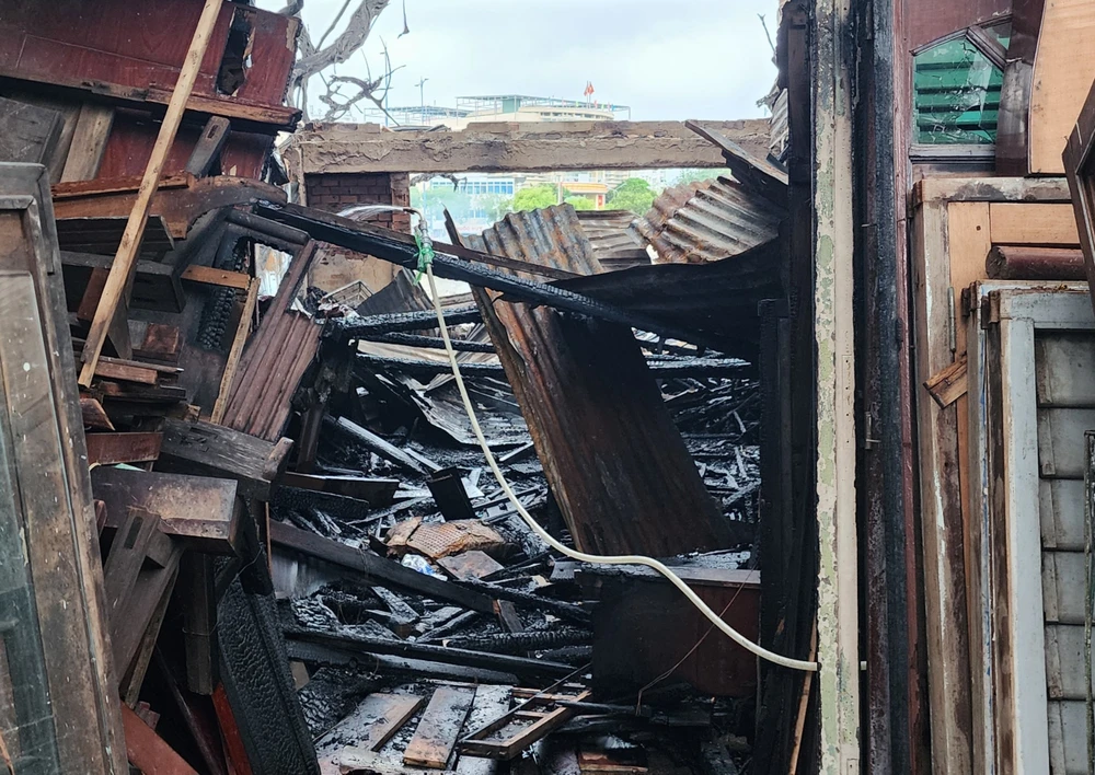 vu-chay-ven-kenh-o-quan-8-chay-hai-can-nha-va-mot-bai-chua-go (6).jpg